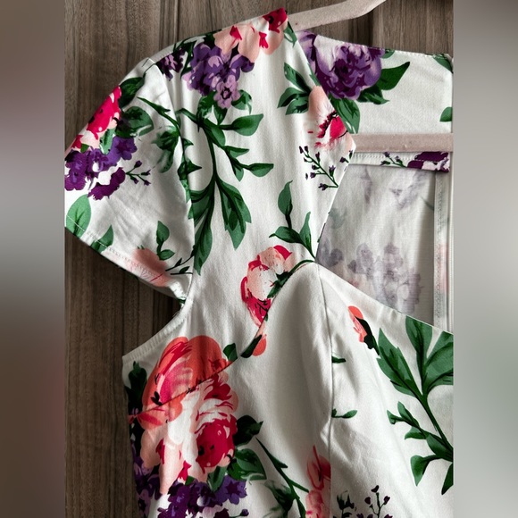 Retro Floral Print Knee Length Bodycon Dress - Picture 5 of 9